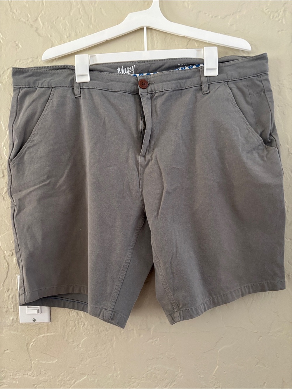 Mugsy Men's Gray Flat Front Casual Shorts